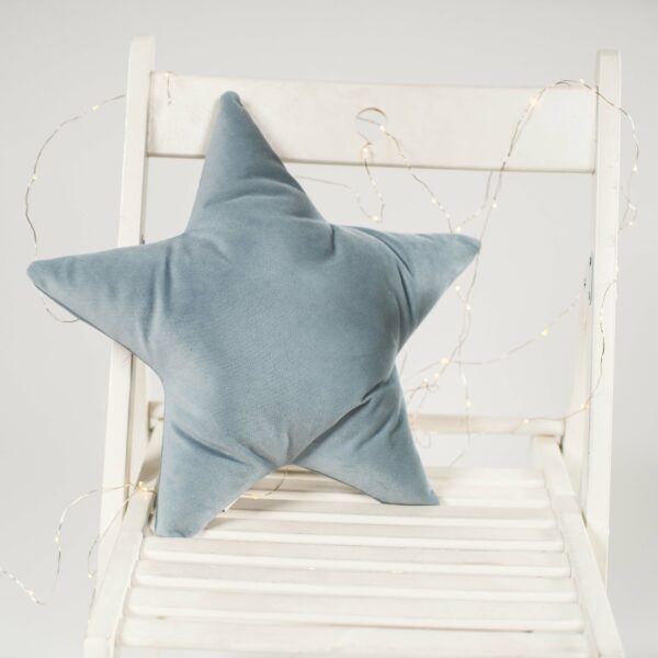 Aksominė vaikiška pagalvė su norimu užrašu (mėlynos spalvos žvaigždė)